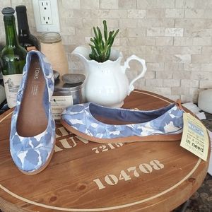 NWT Toms Olivia flats Suede Sz. 7.5